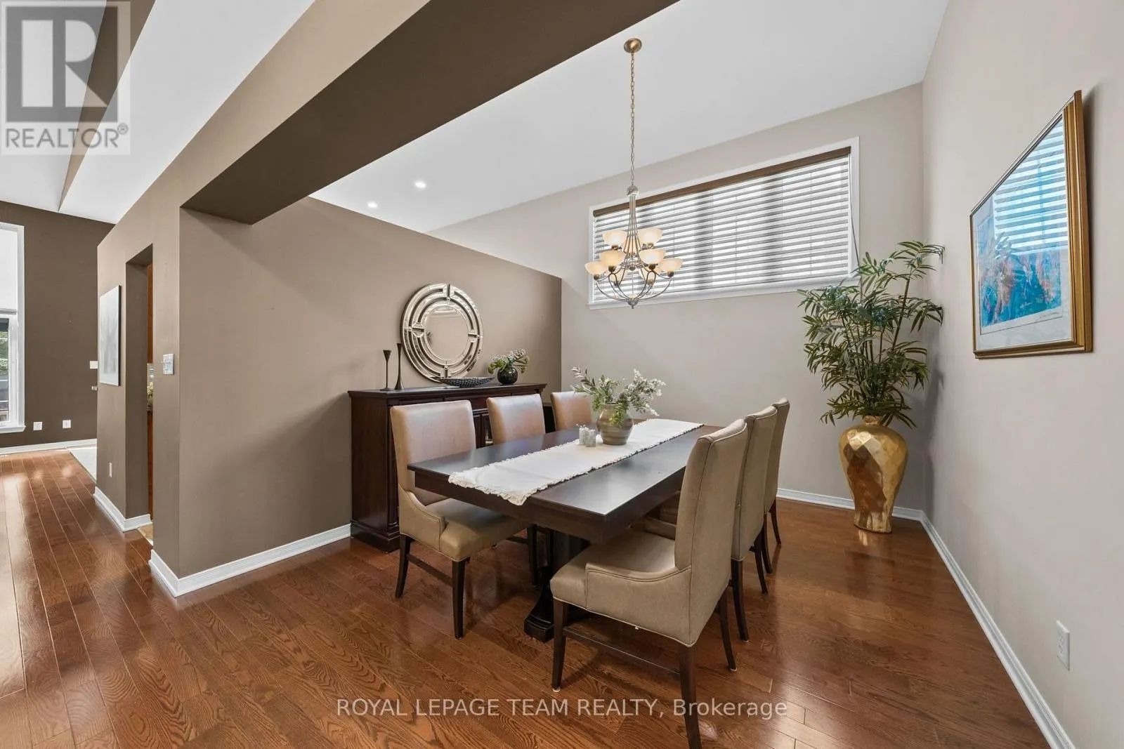 6 KNOTWOOD COURT