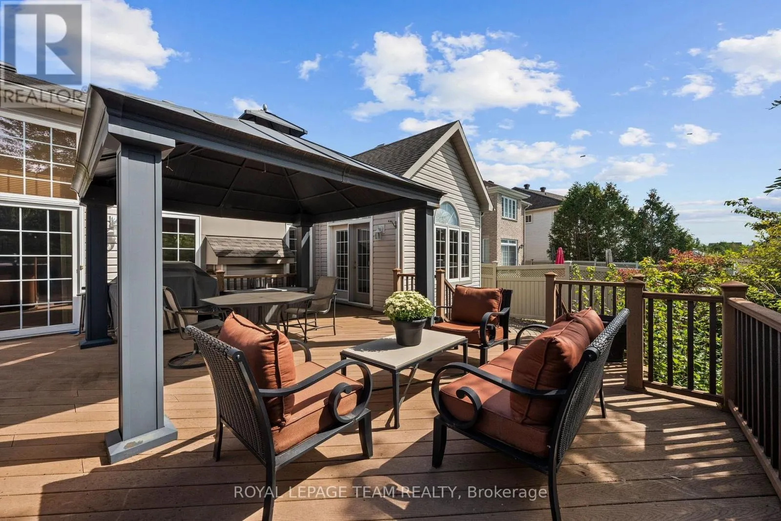 6 KNOTWOOD COURT