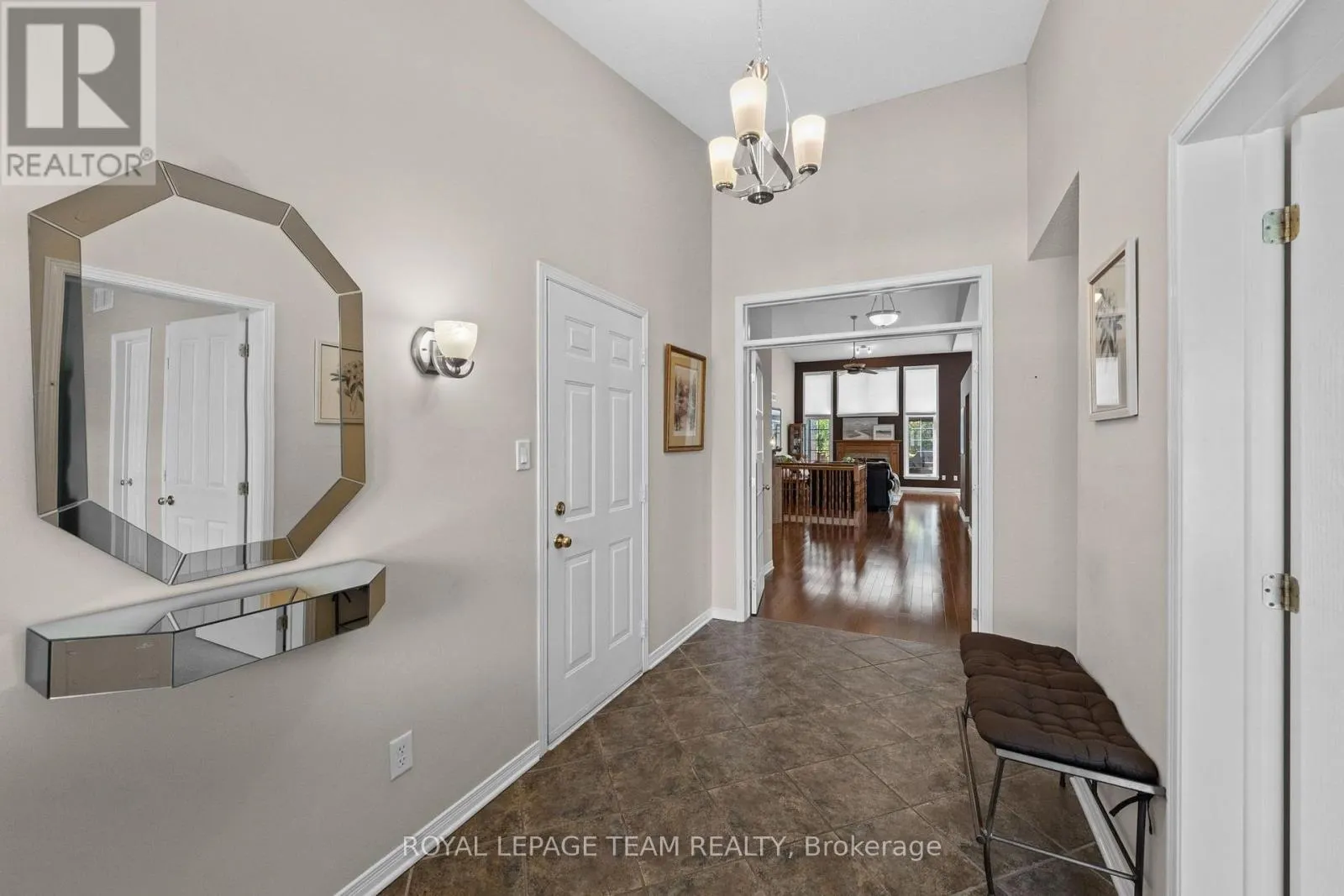 6 KNOTWOOD COURT