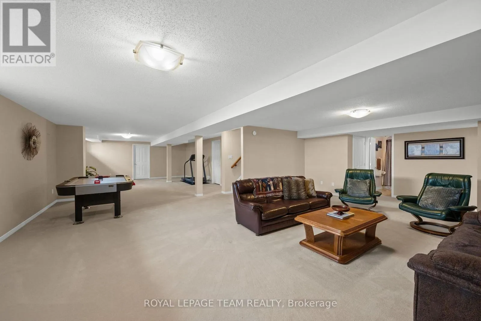 6 KNOTWOOD COURT