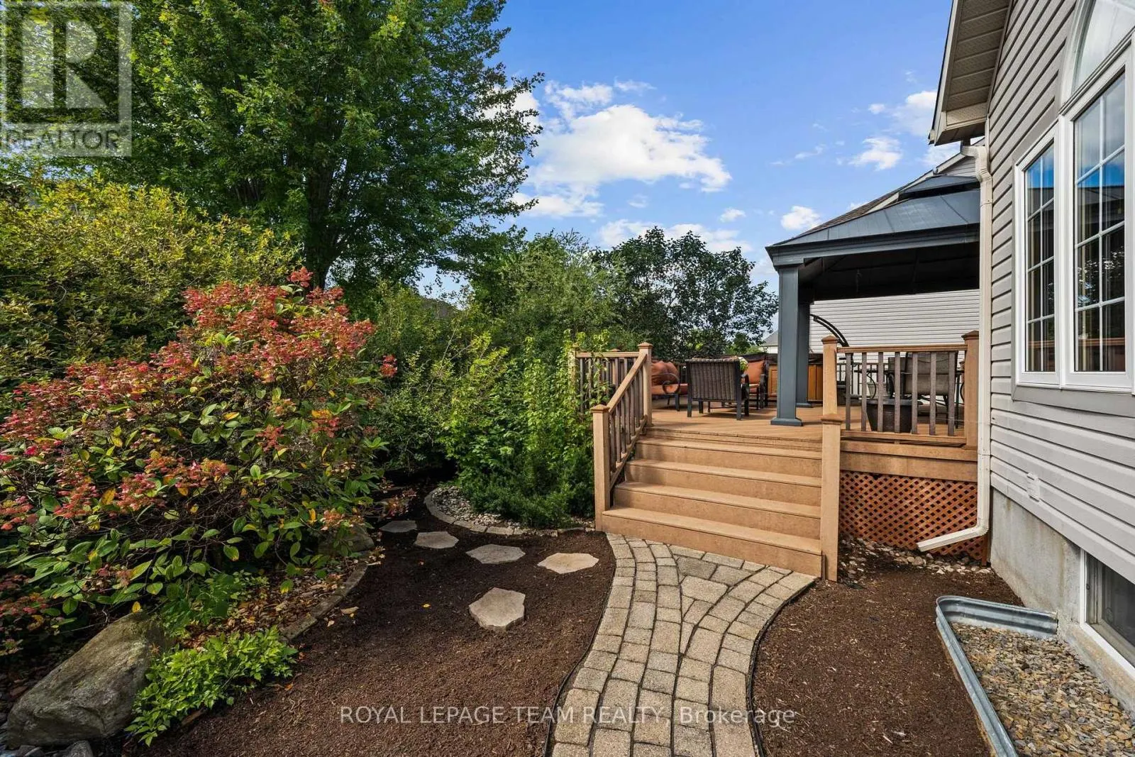 6 KNOTWOOD COURT