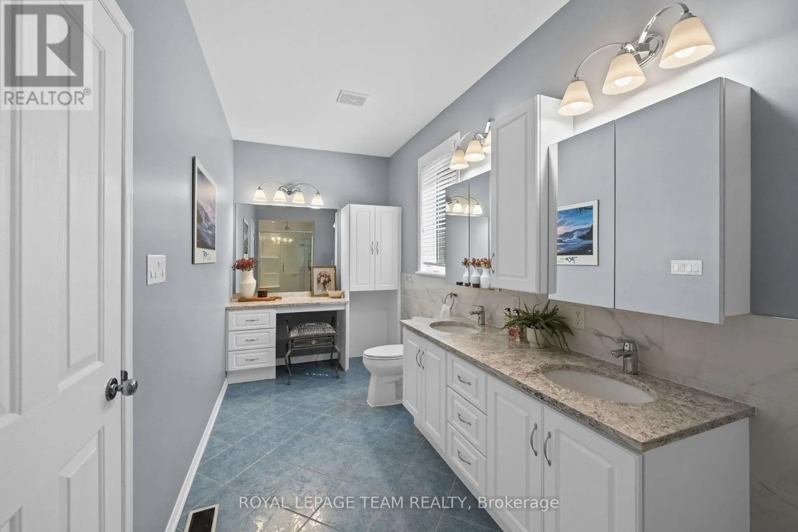 6 KNOTWOOD COURT