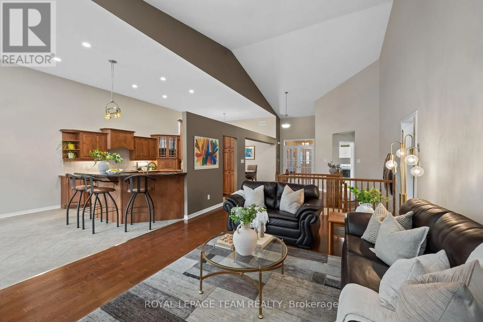 6 KNOTWOOD COURT