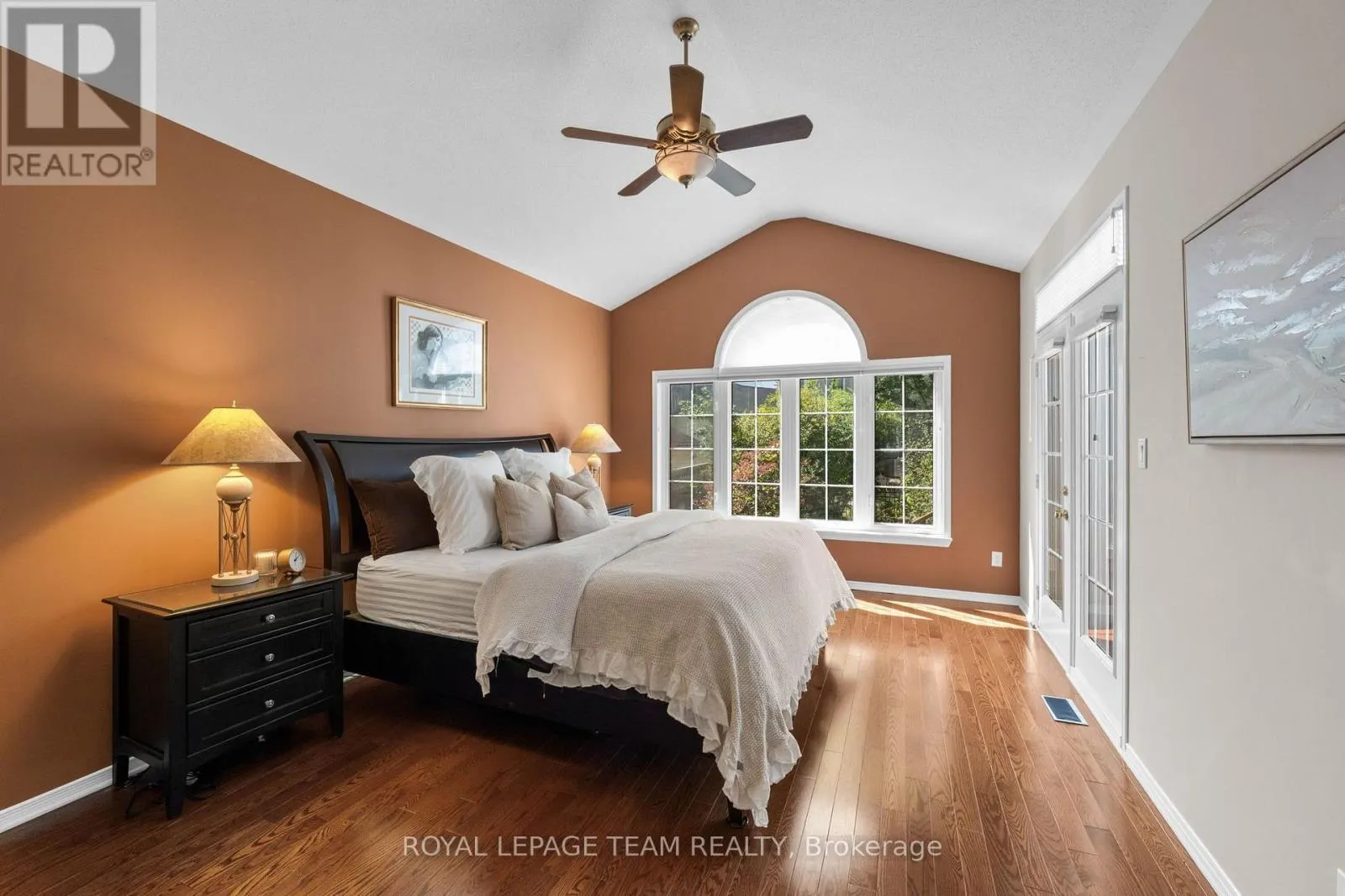 6 KNOTWOOD COURT