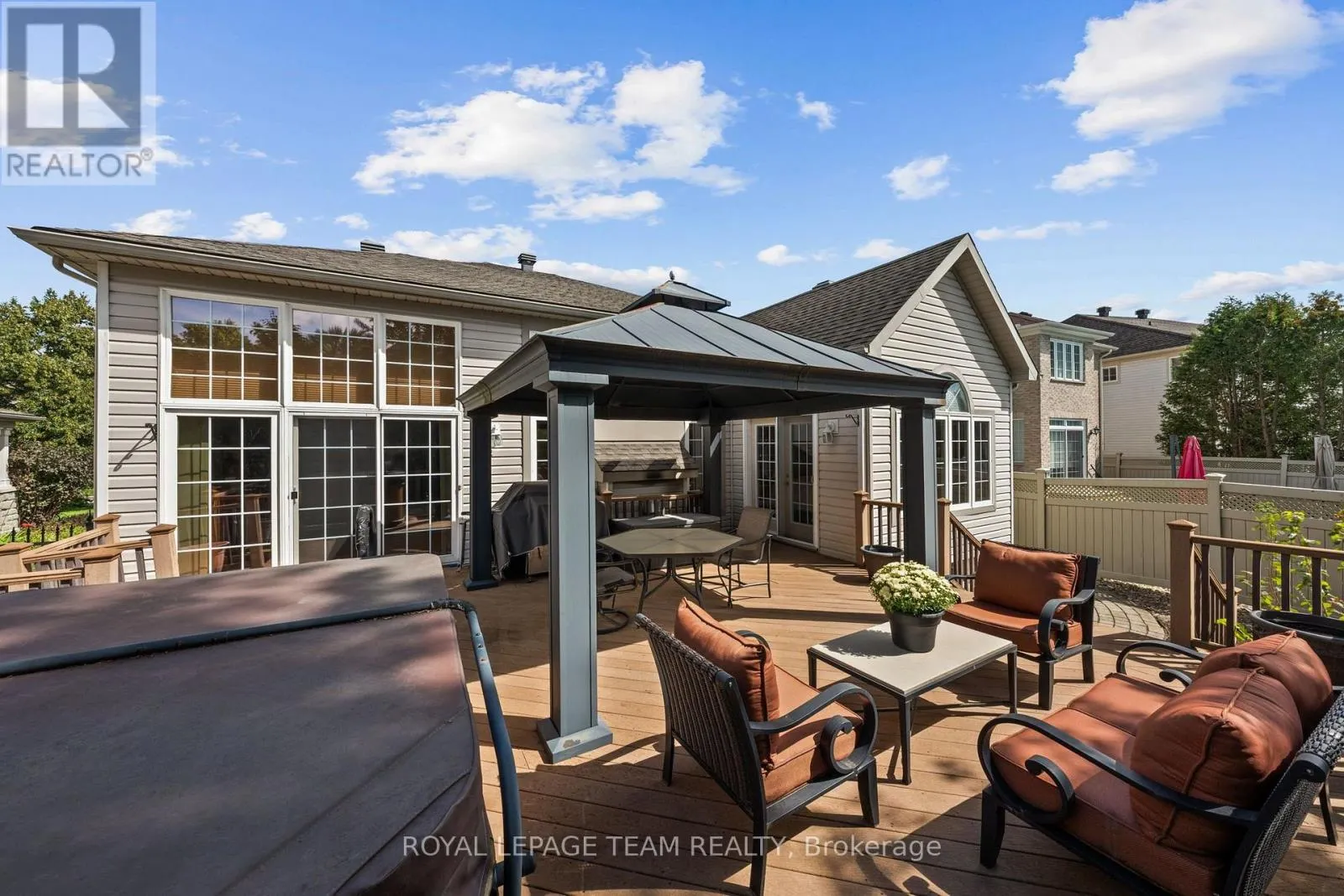 6 KNOTWOOD COURT