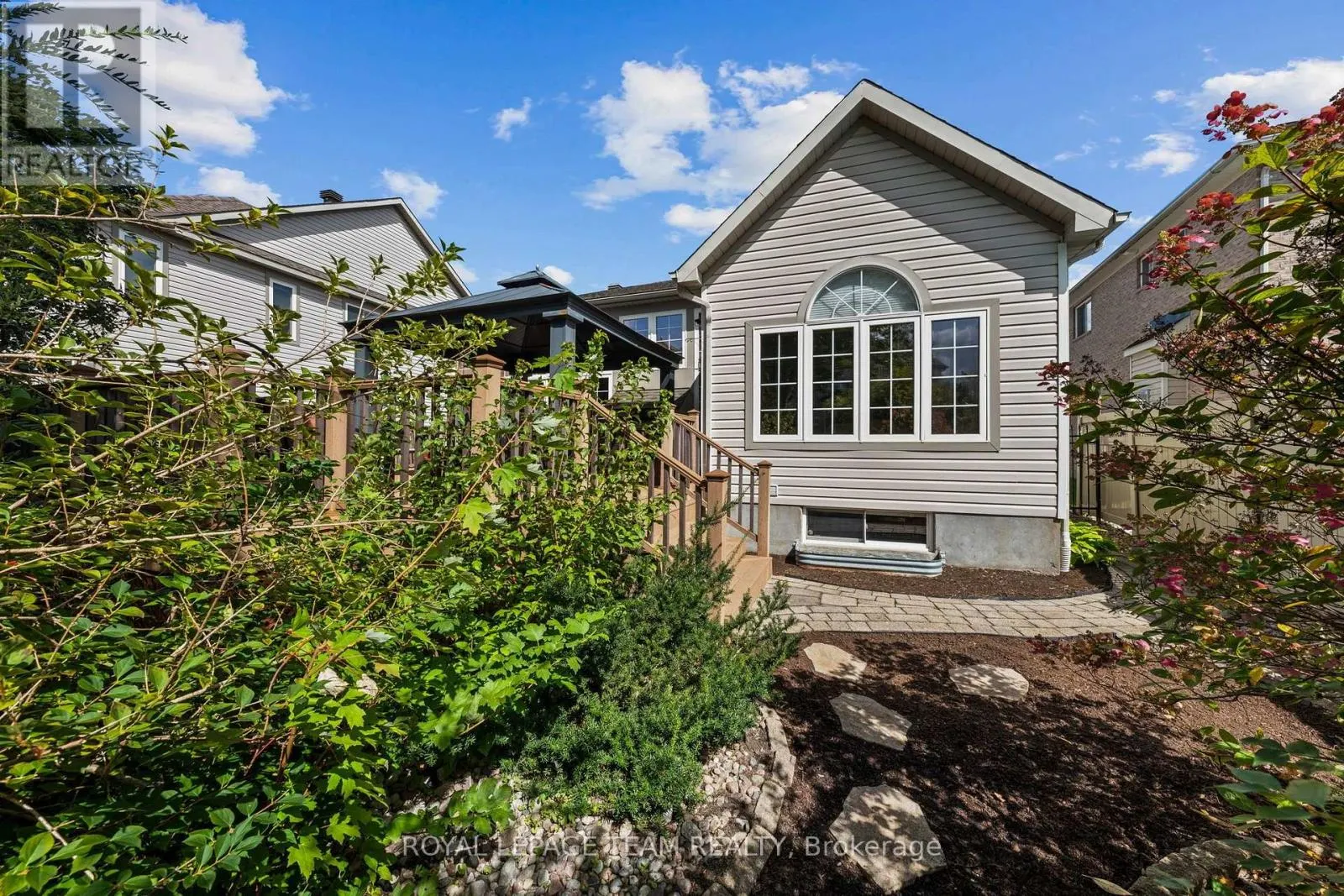 6 KNOTWOOD COURT