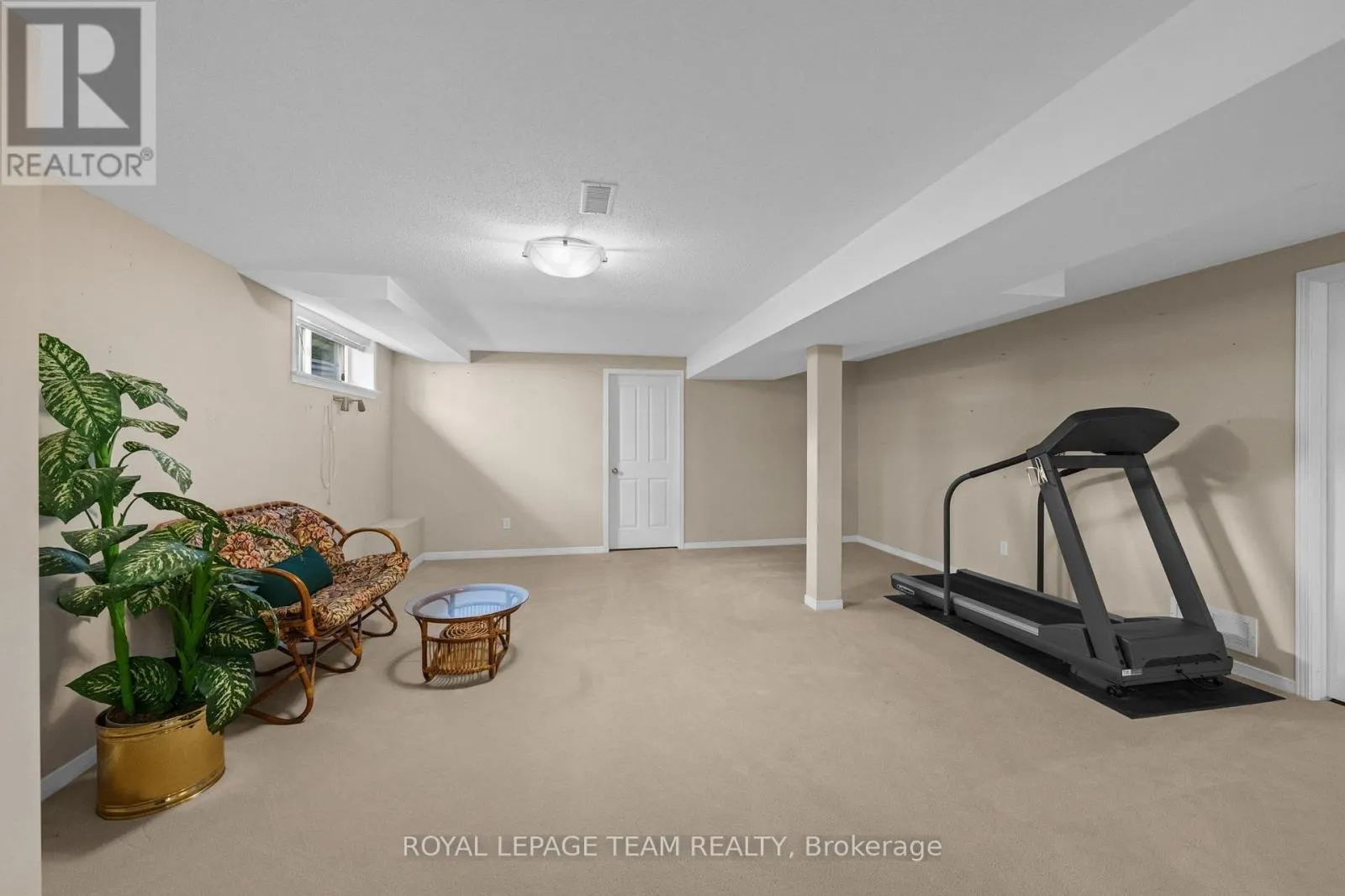 6 KNOTWOOD COURT