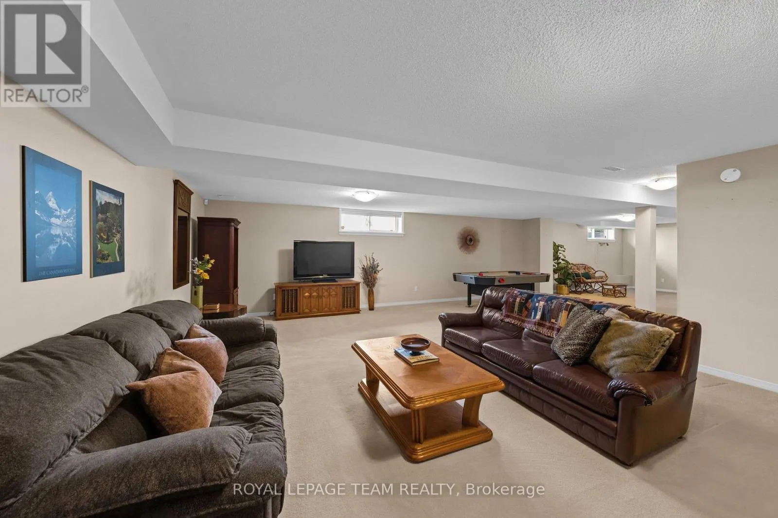 6 KNOTWOOD COURT