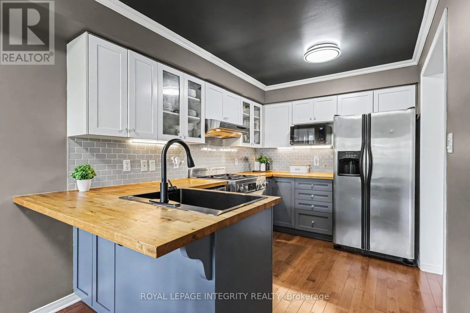 102 HAWKTREE RIDGE