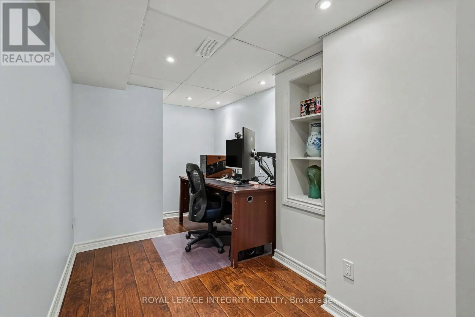 102 HAWKTREE RIDGE