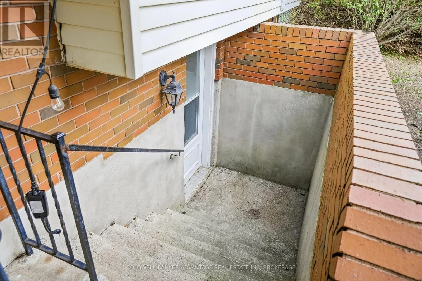 7 LEE CRESCENT