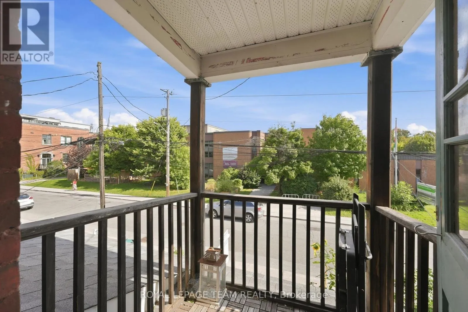 32 MELROSE AVENUE