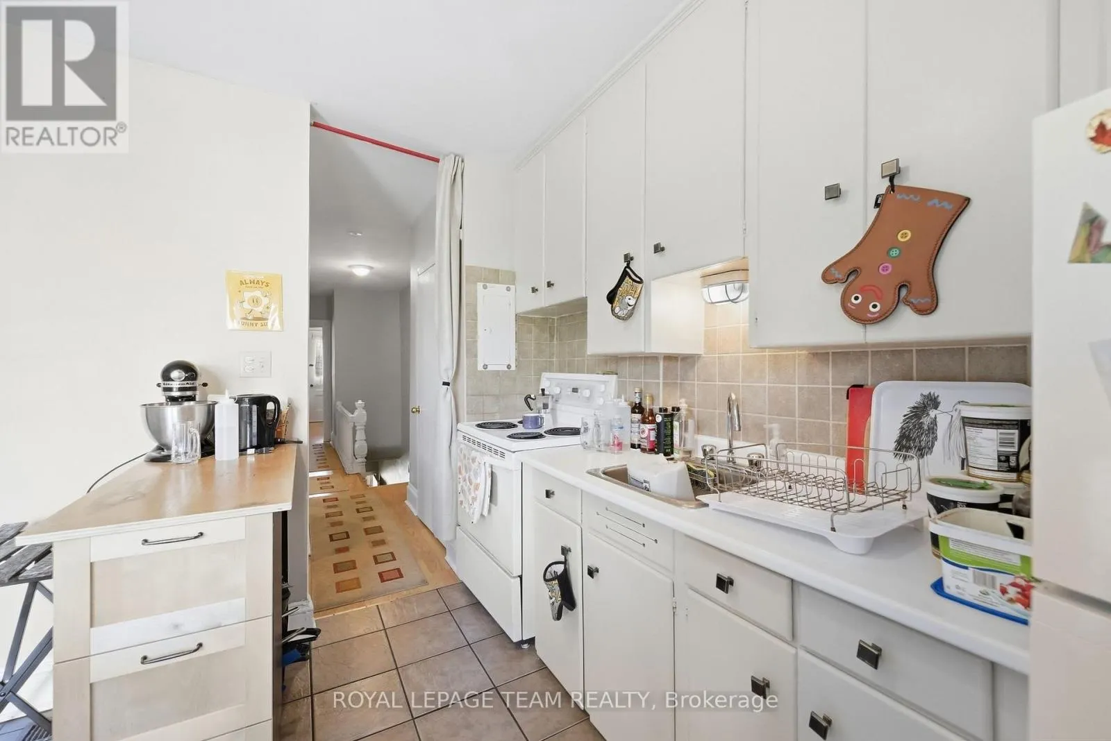 32 MELROSE AVENUE