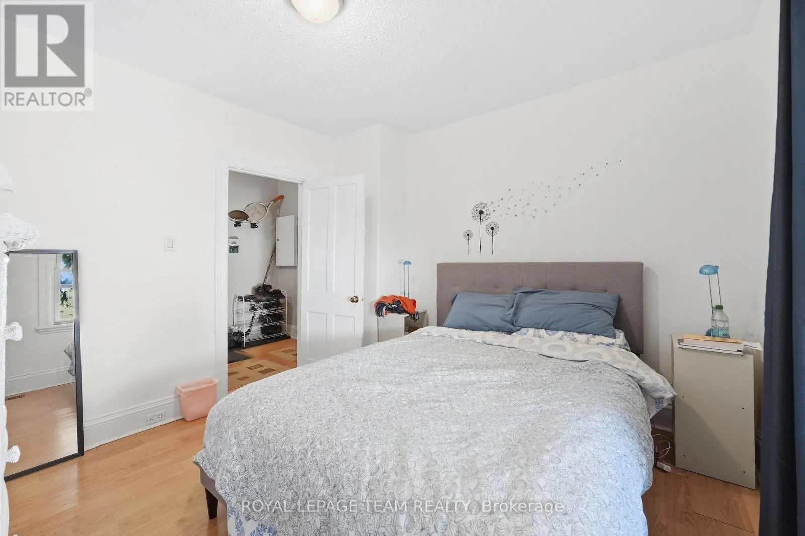 32 MELROSE AVENUE
