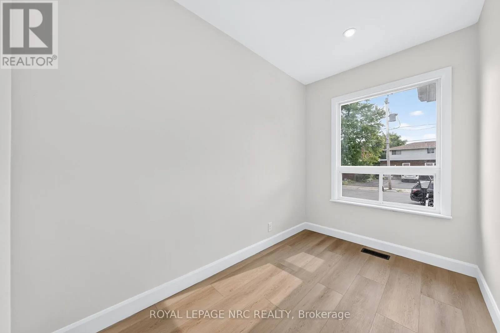 51 QUEEN STREET S
