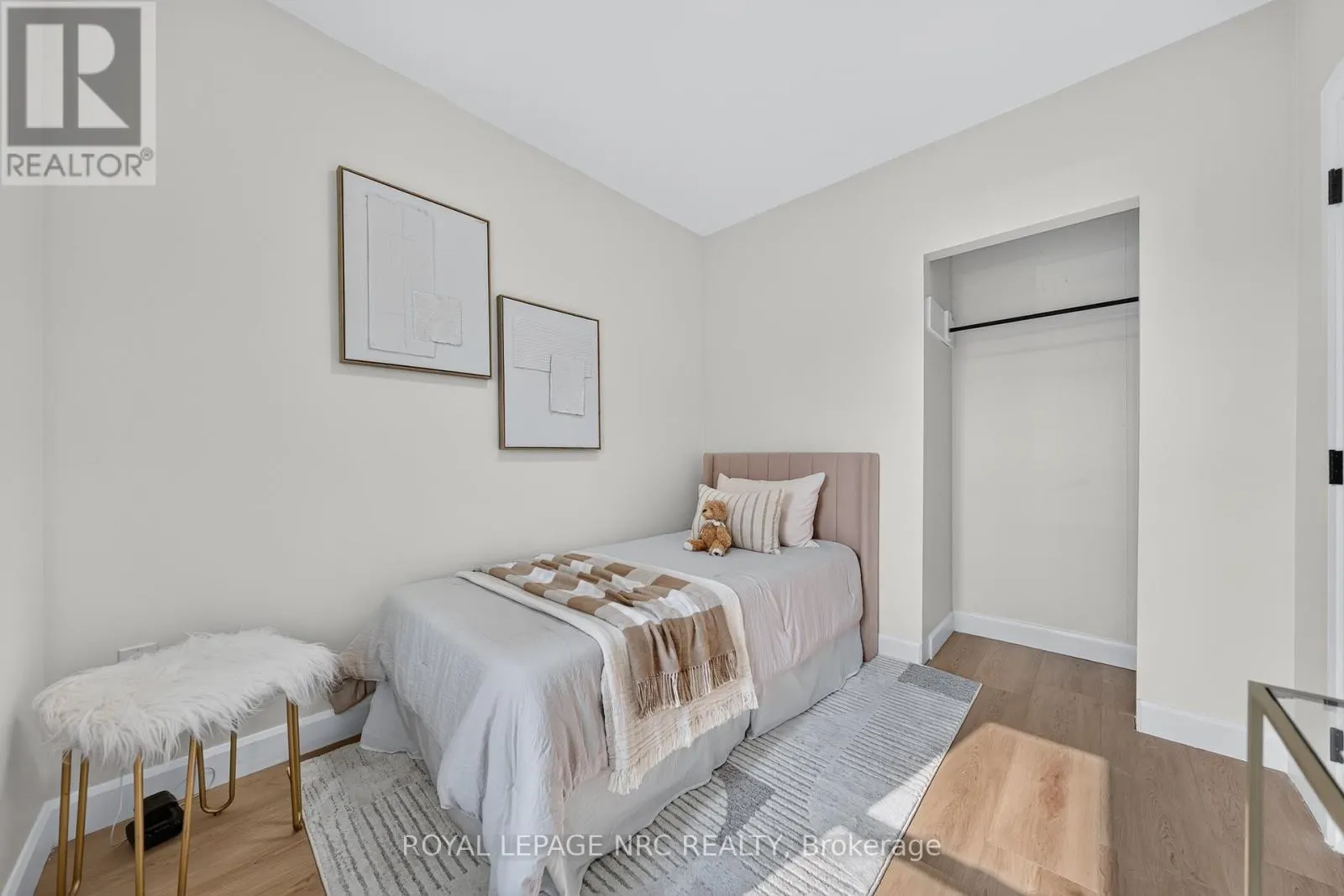 51 QUEEN STREET S