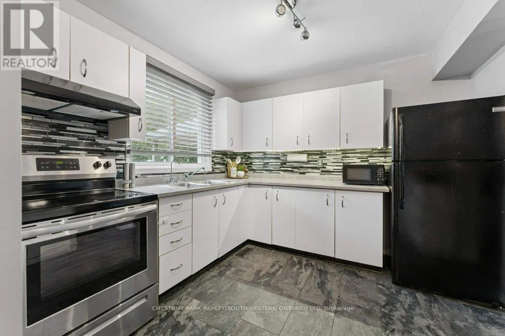 4 - 255 NORTHLAKE DRIVE