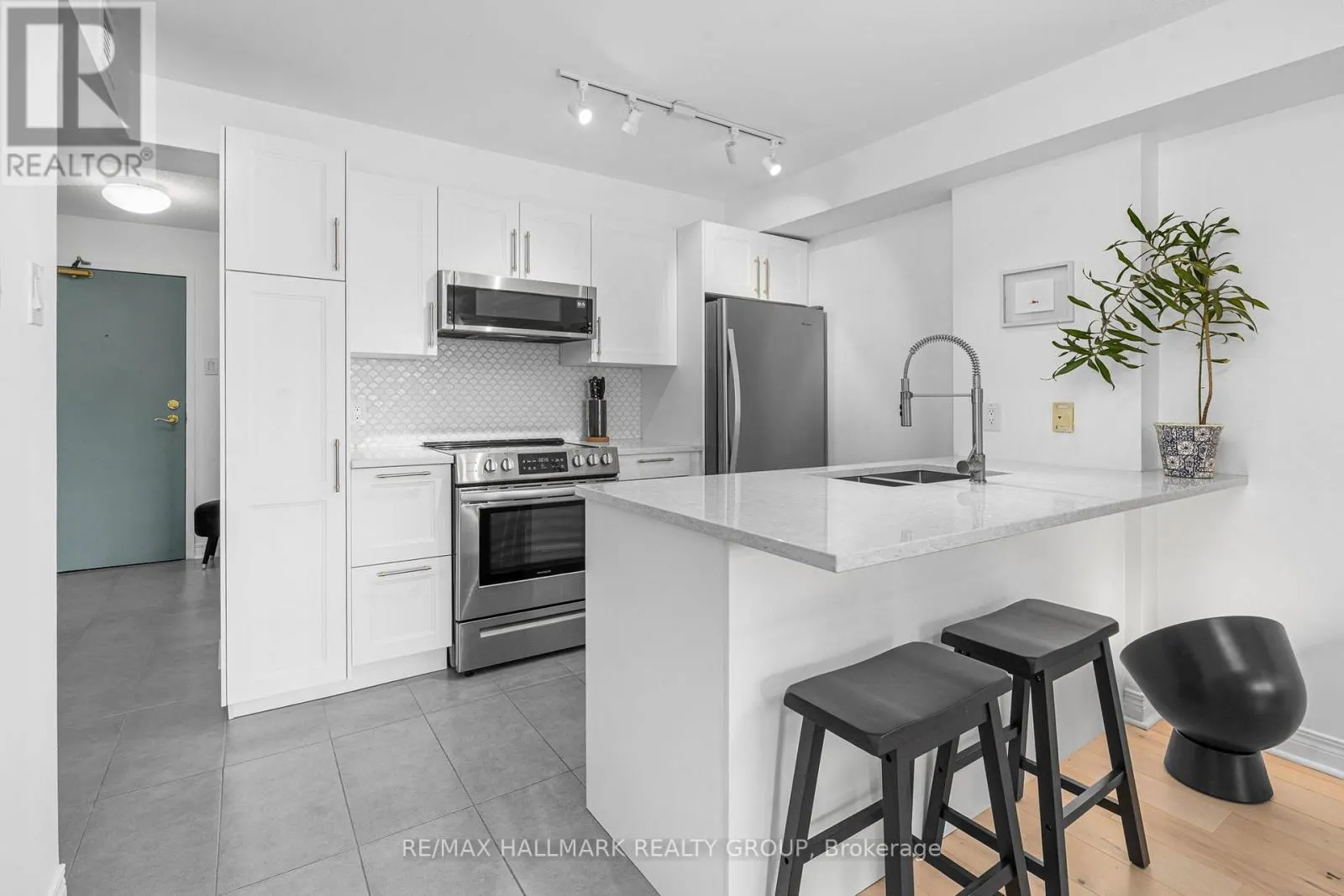511 - 429 SOMERSET STREET W