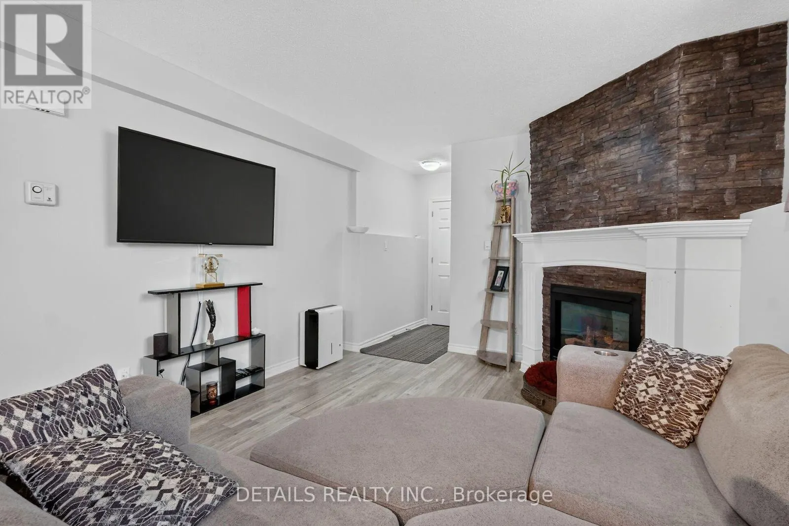 3C - 75 LAPOINTE BOULEVARD