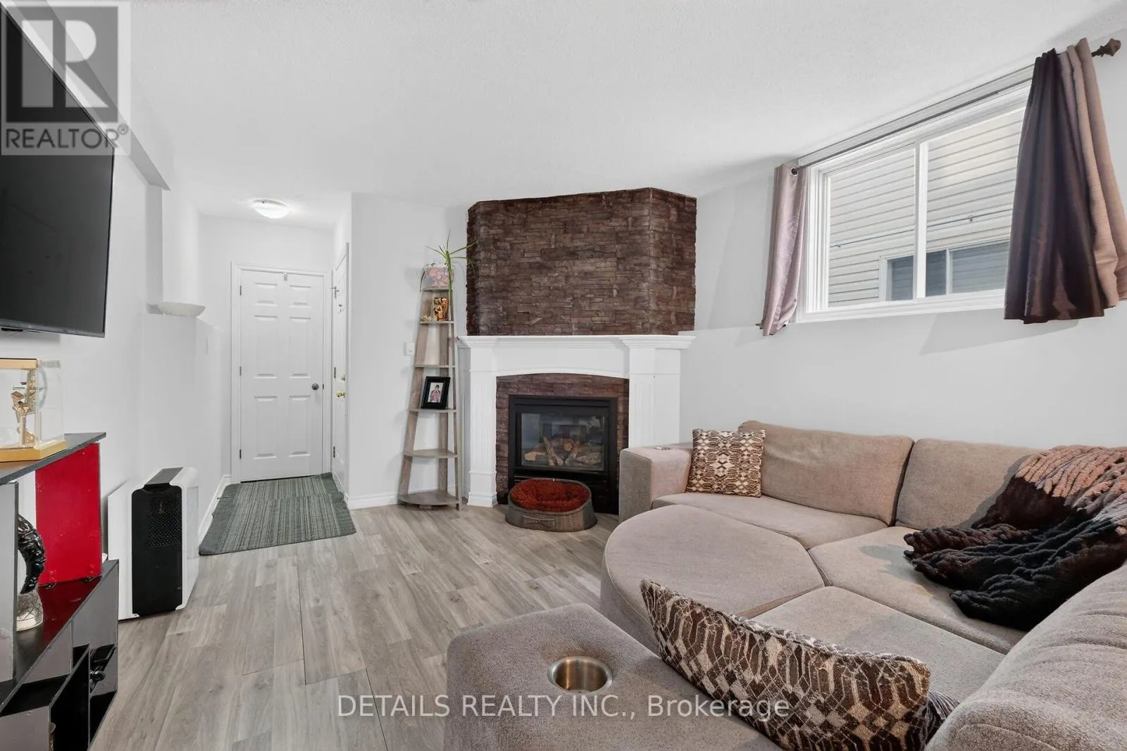 3C - 75 LAPOINTE BOULEVARD