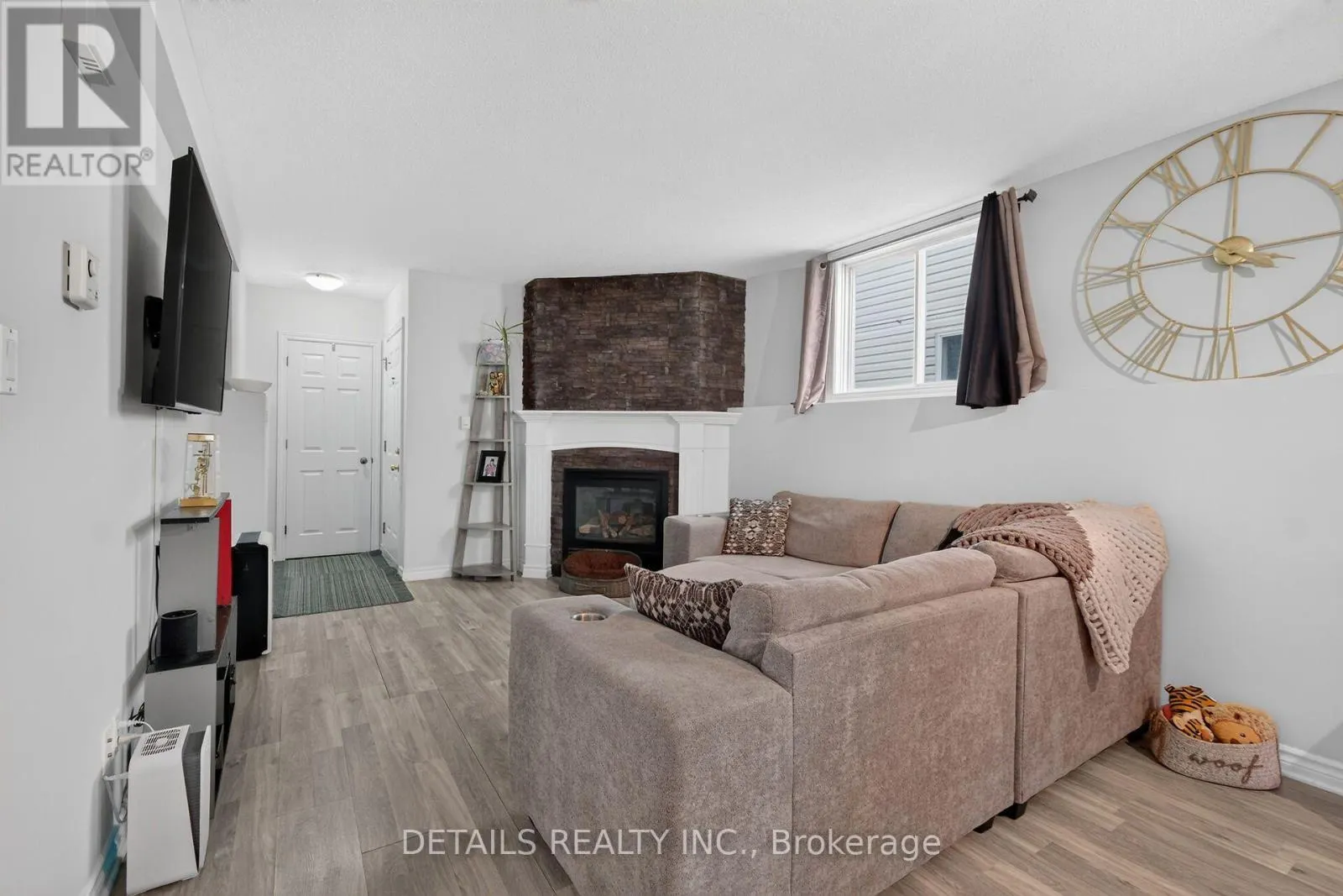3C - 75 LAPOINTE BOULEVARD