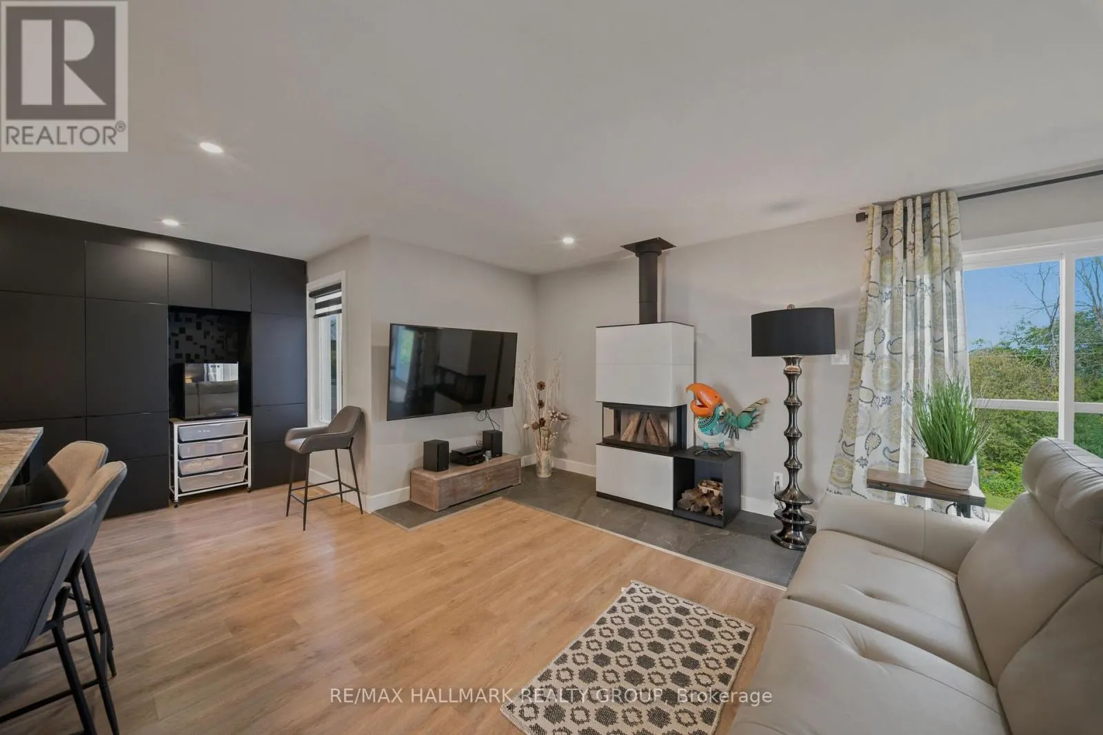 3515 FRONT ROAD E