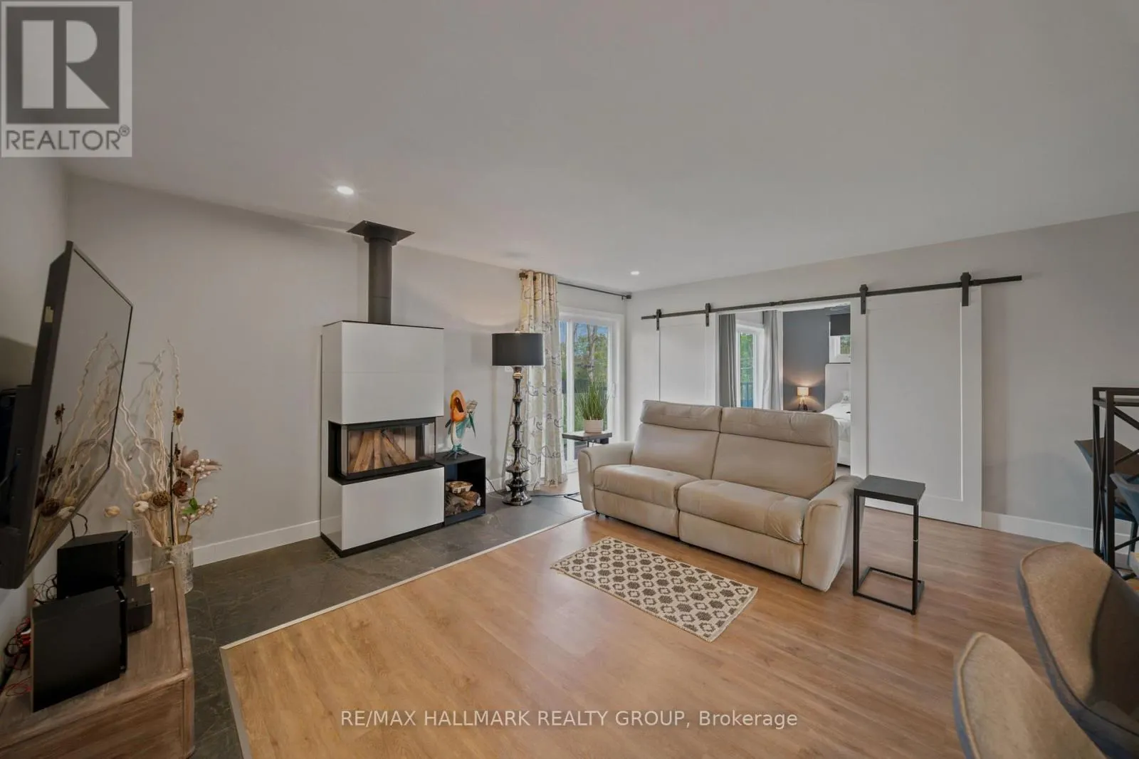 3515 FRONT ROAD E