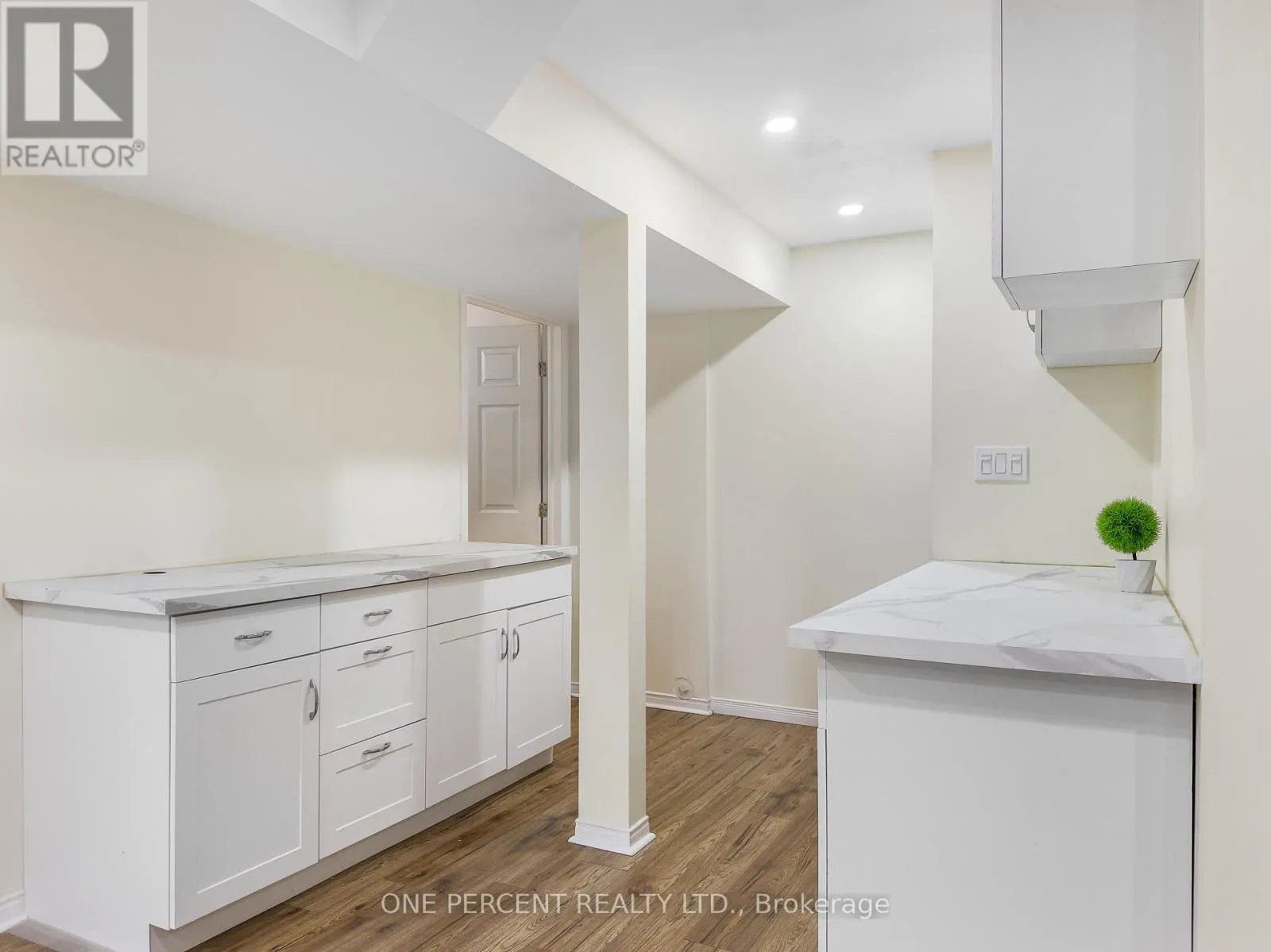 25 HICKORY GROVE