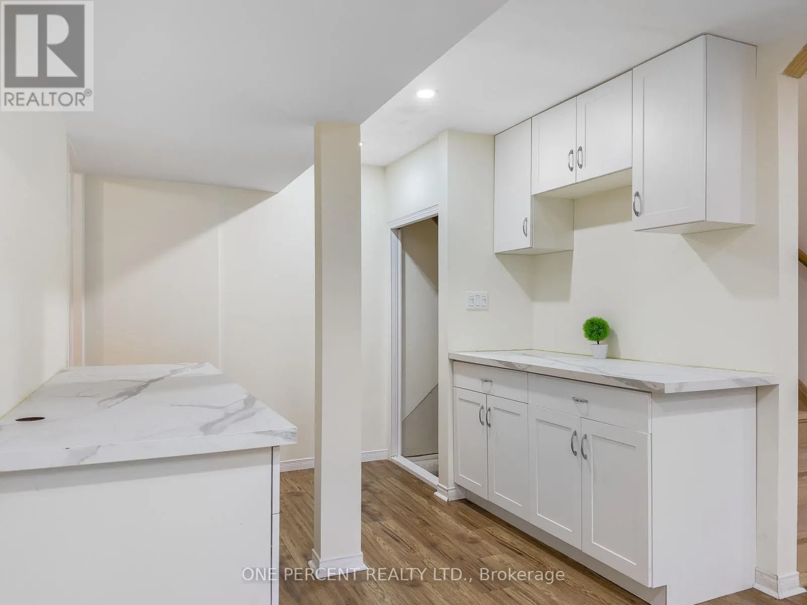 25 HICKORY GROVE