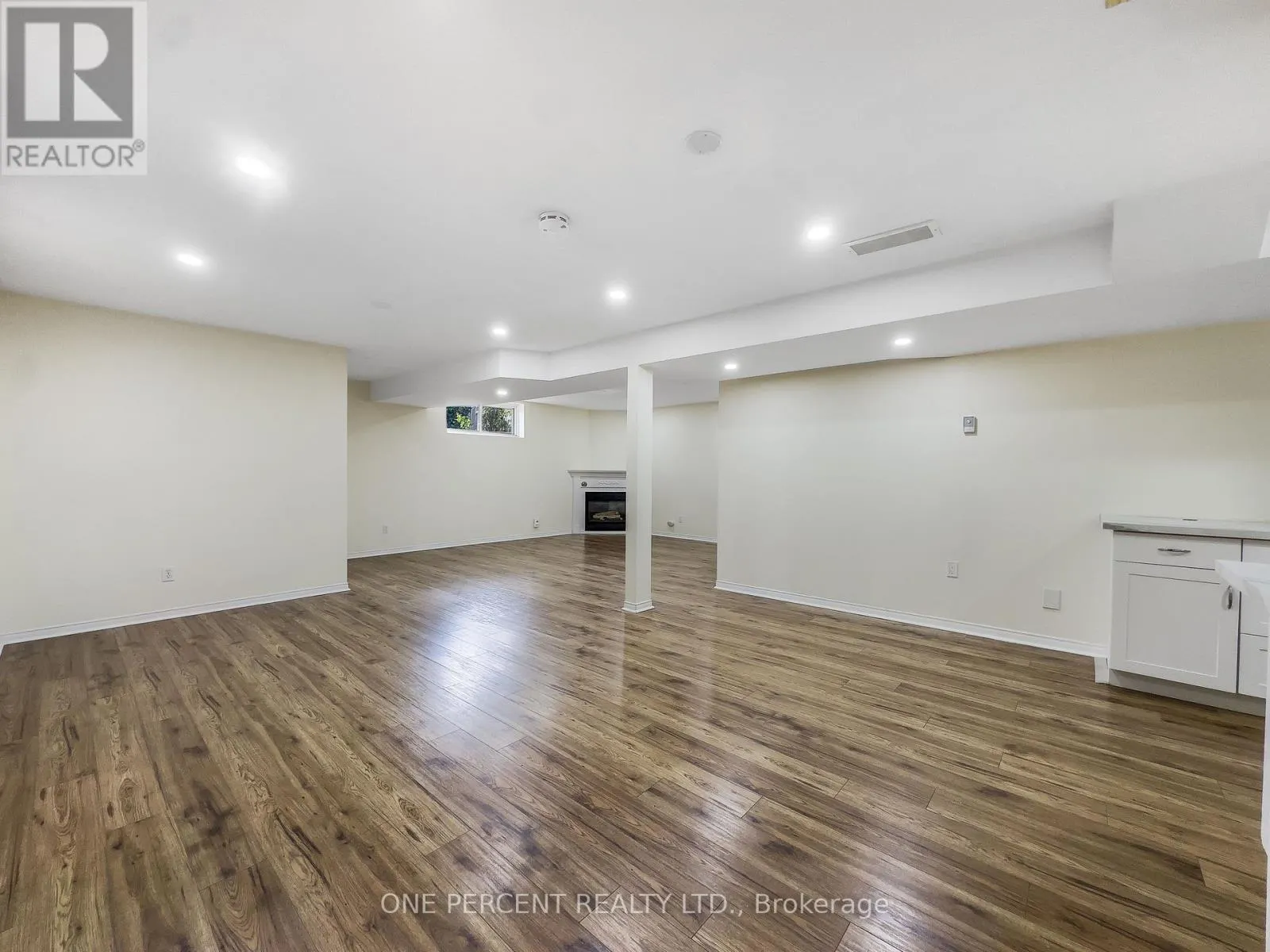 25 HICKORY GROVE