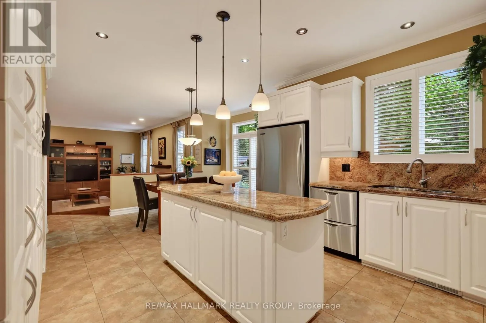 5851 GLADEWOODS PLACE