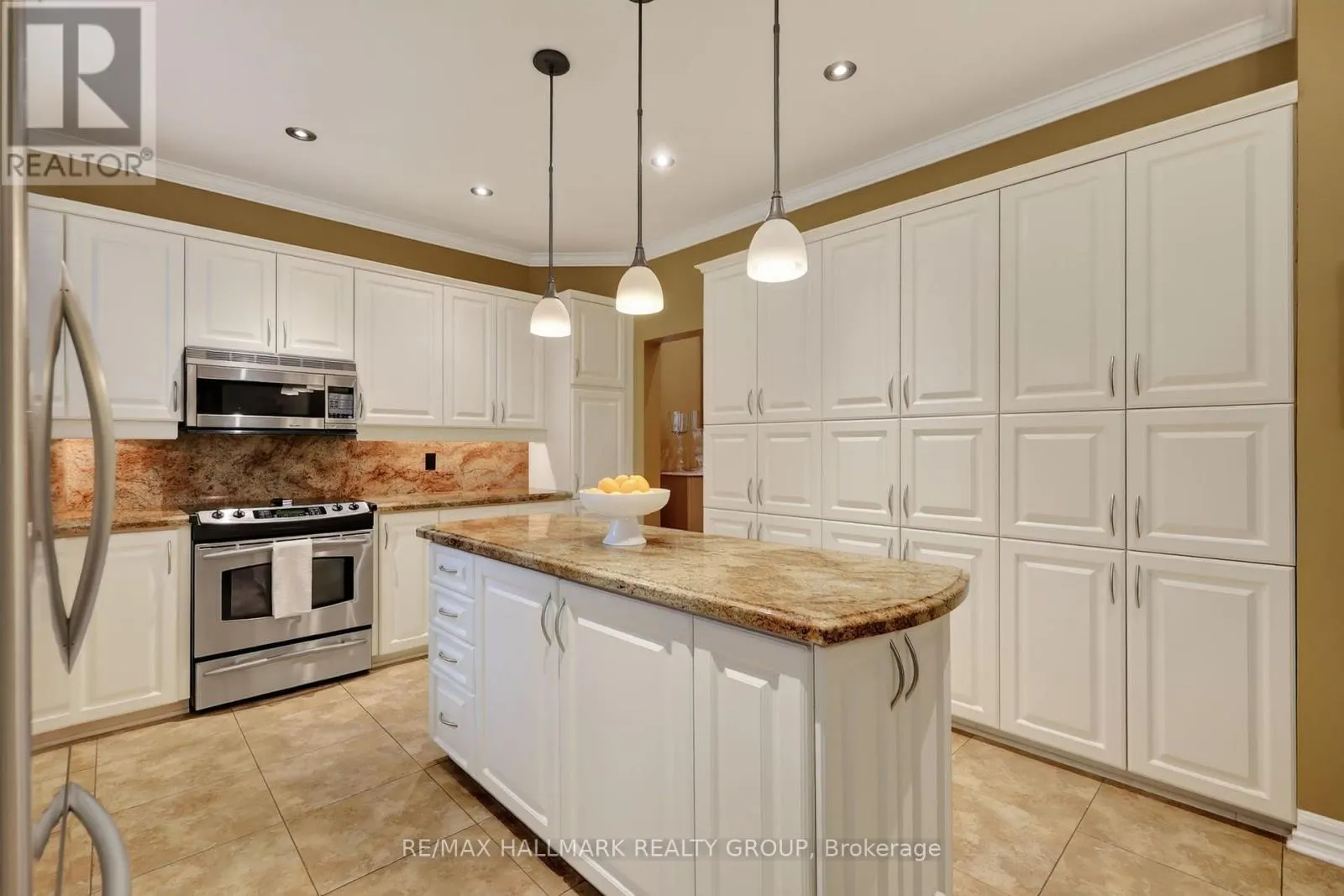 5851 GLADEWOODS PLACE