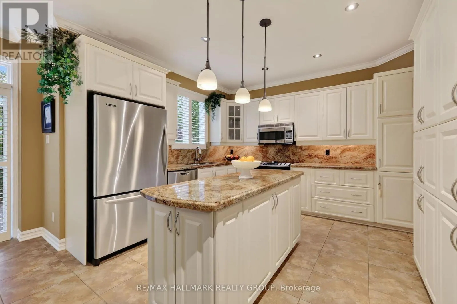 5851 GLADEWOODS PLACE