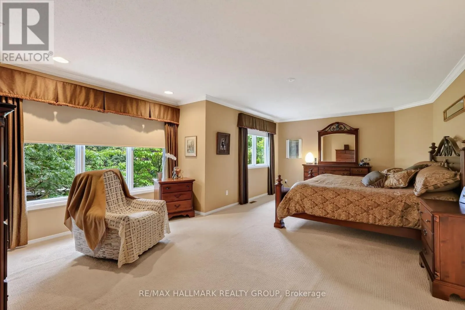 5851 GLADEWOODS PLACE