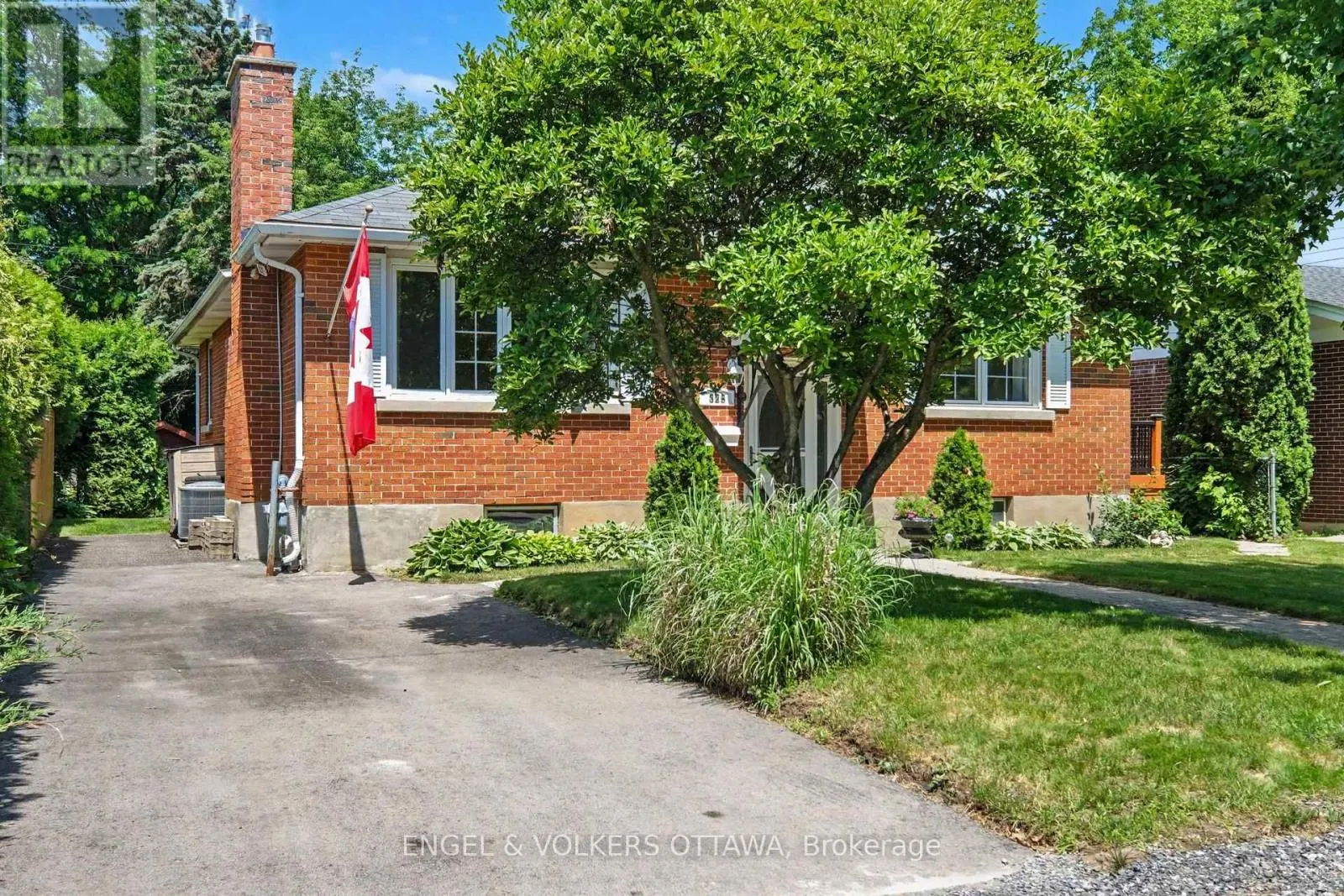 325 SUMMIT AVENUE