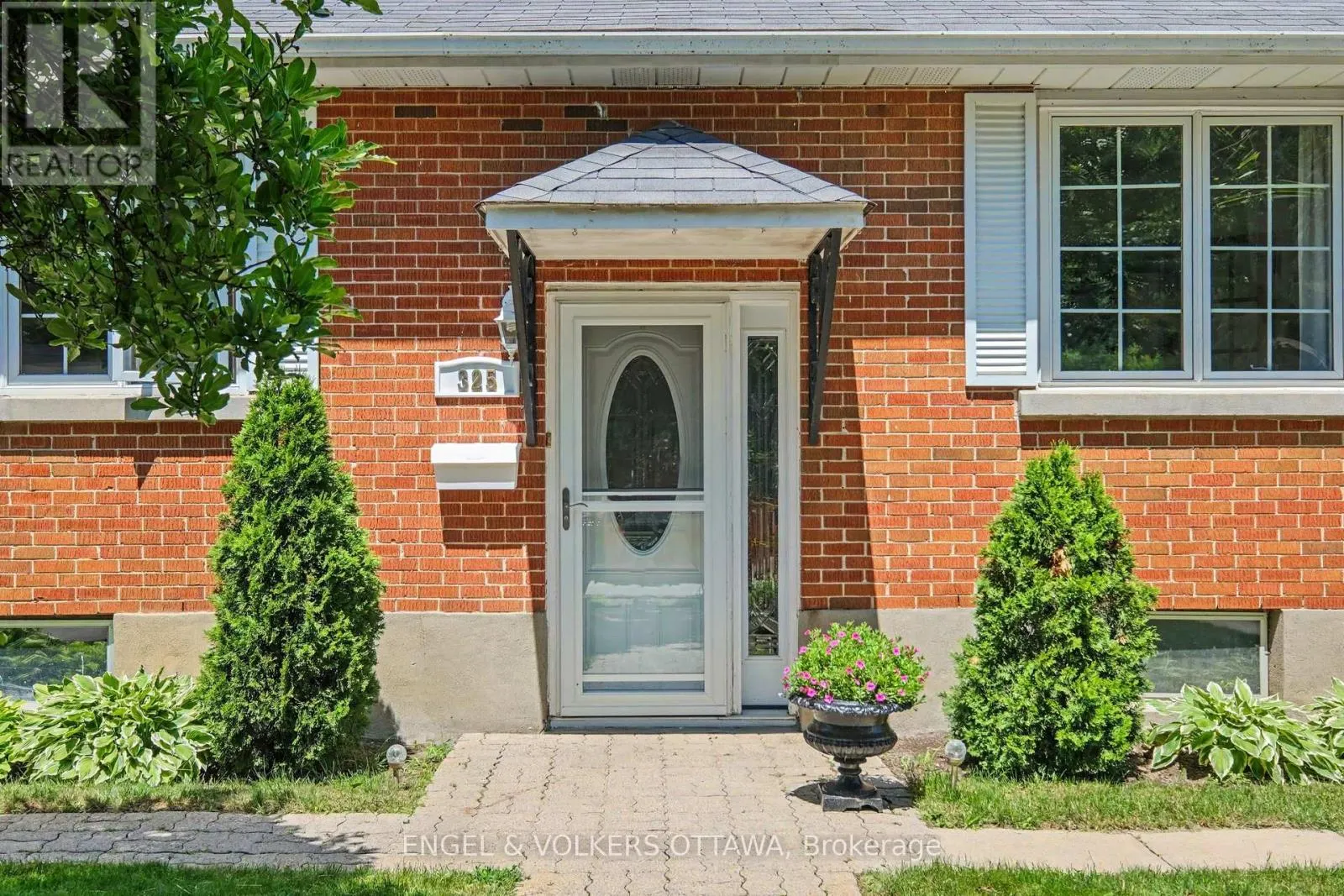 325 SUMMIT AVENUE