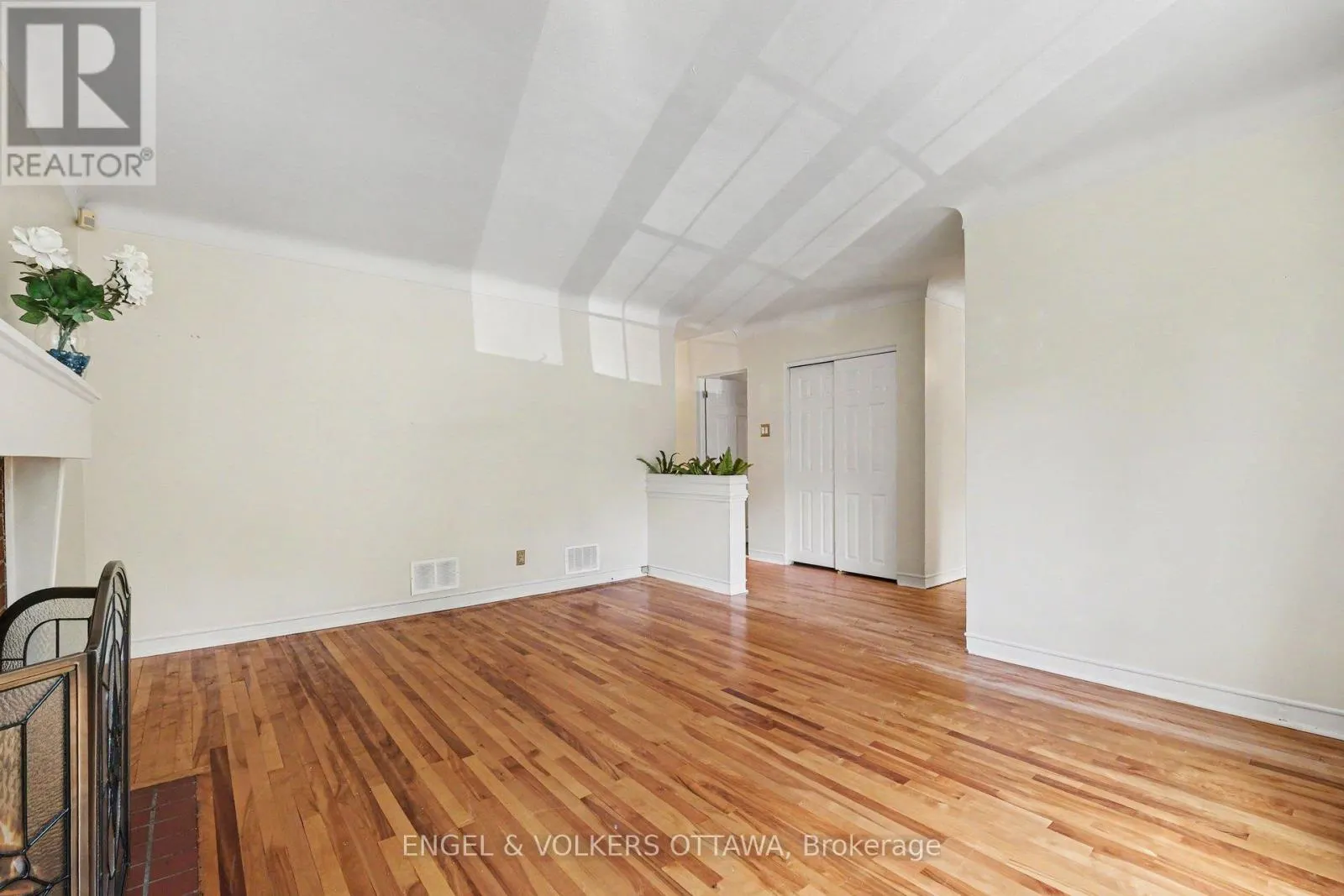 325 SUMMIT AVENUE
