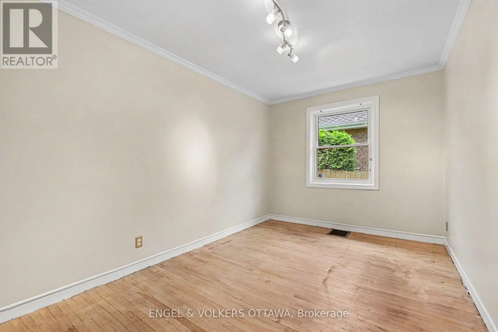 325 SUMMIT AVENUE