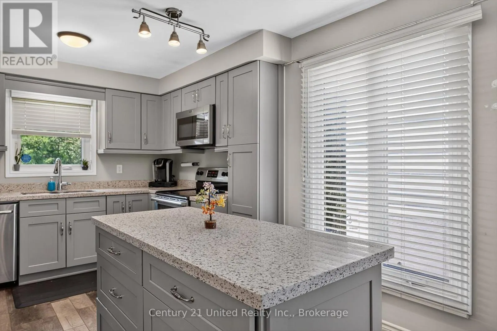 2121 MEADOWVIEW ROAD