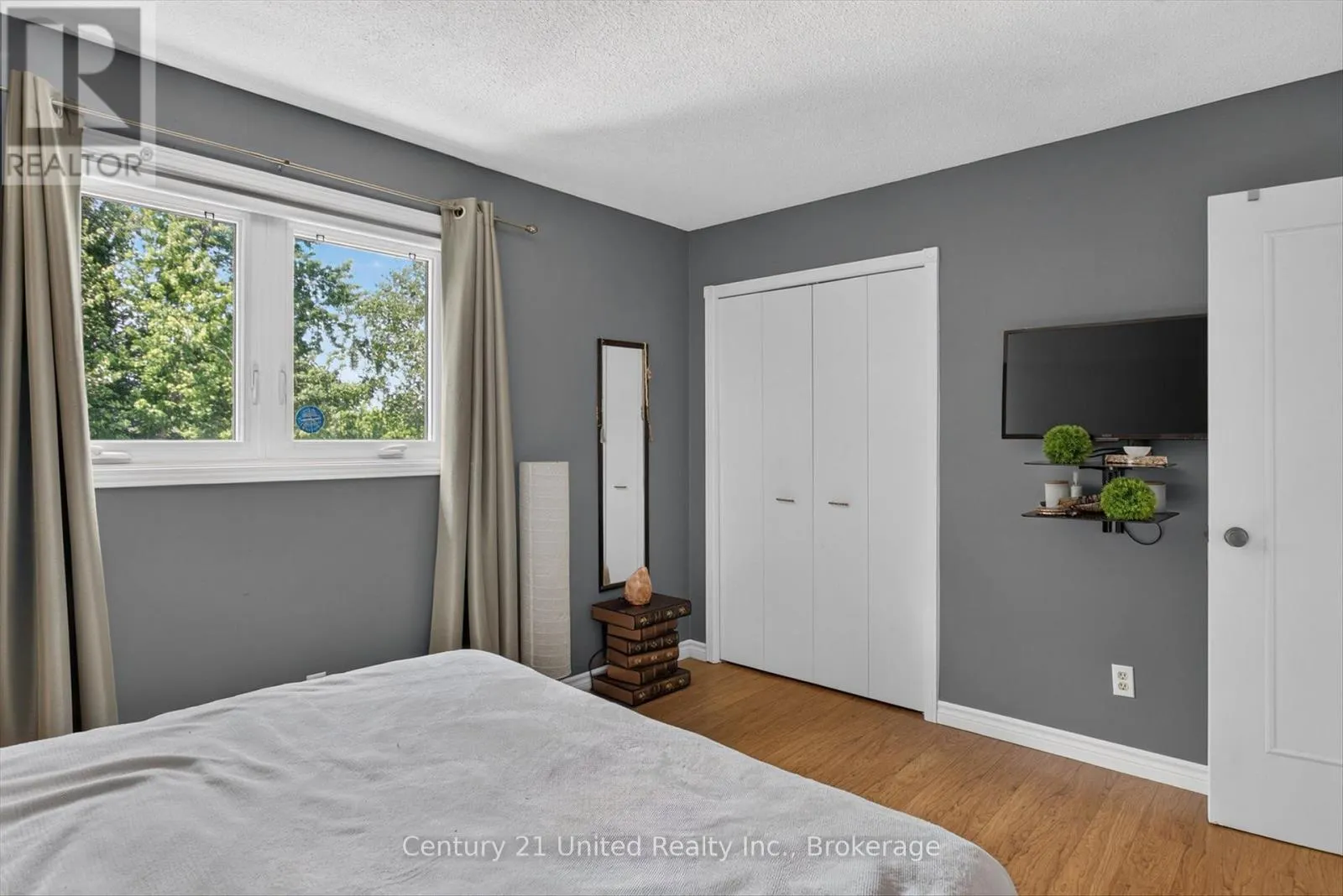 2121 MEADOWVIEW ROAD