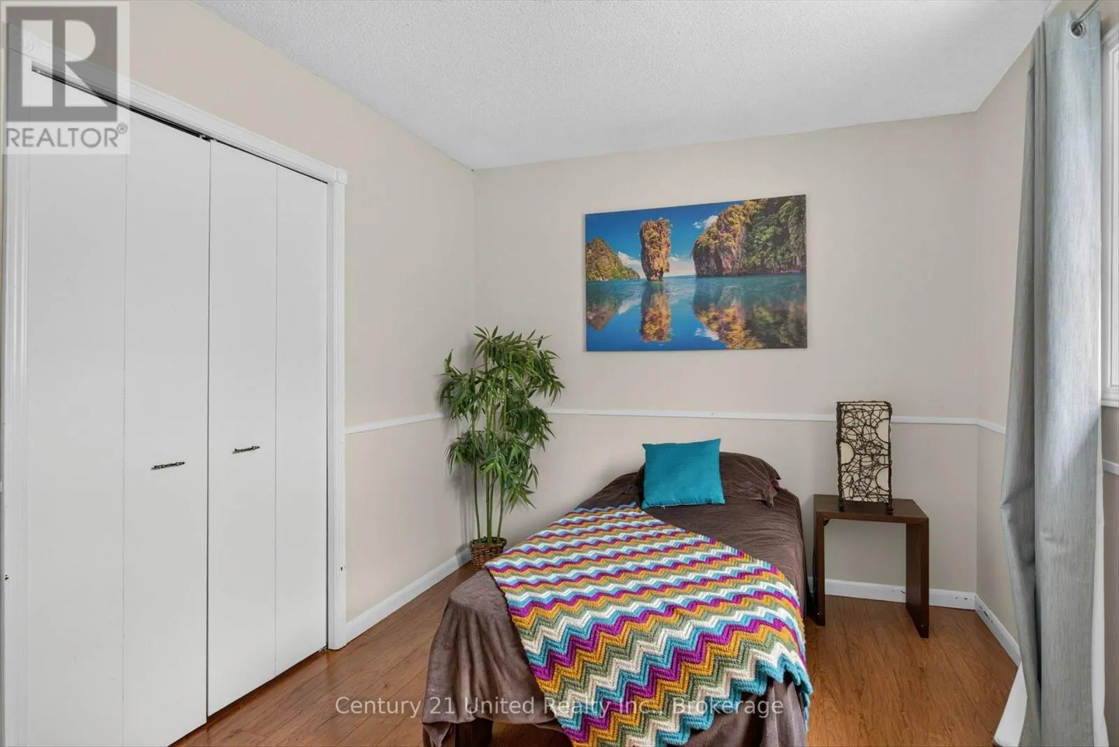 2121 MEADOWVIEW ROAD