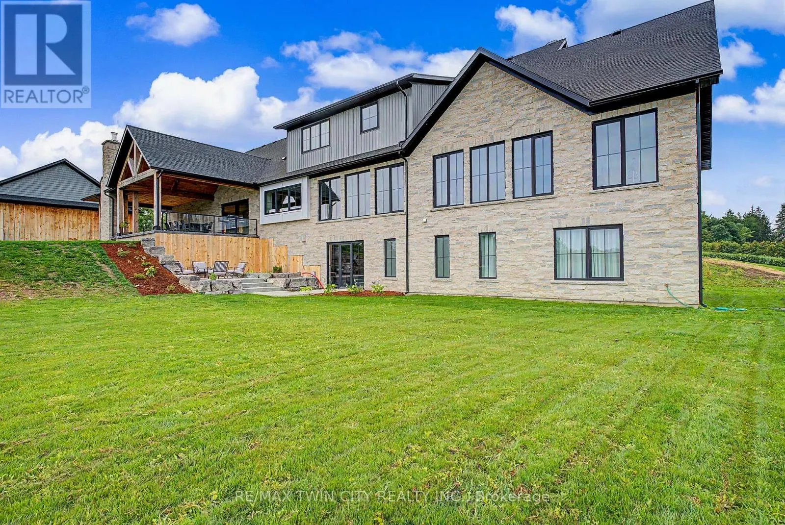 742 COUNTRY SQUIRE ROAD