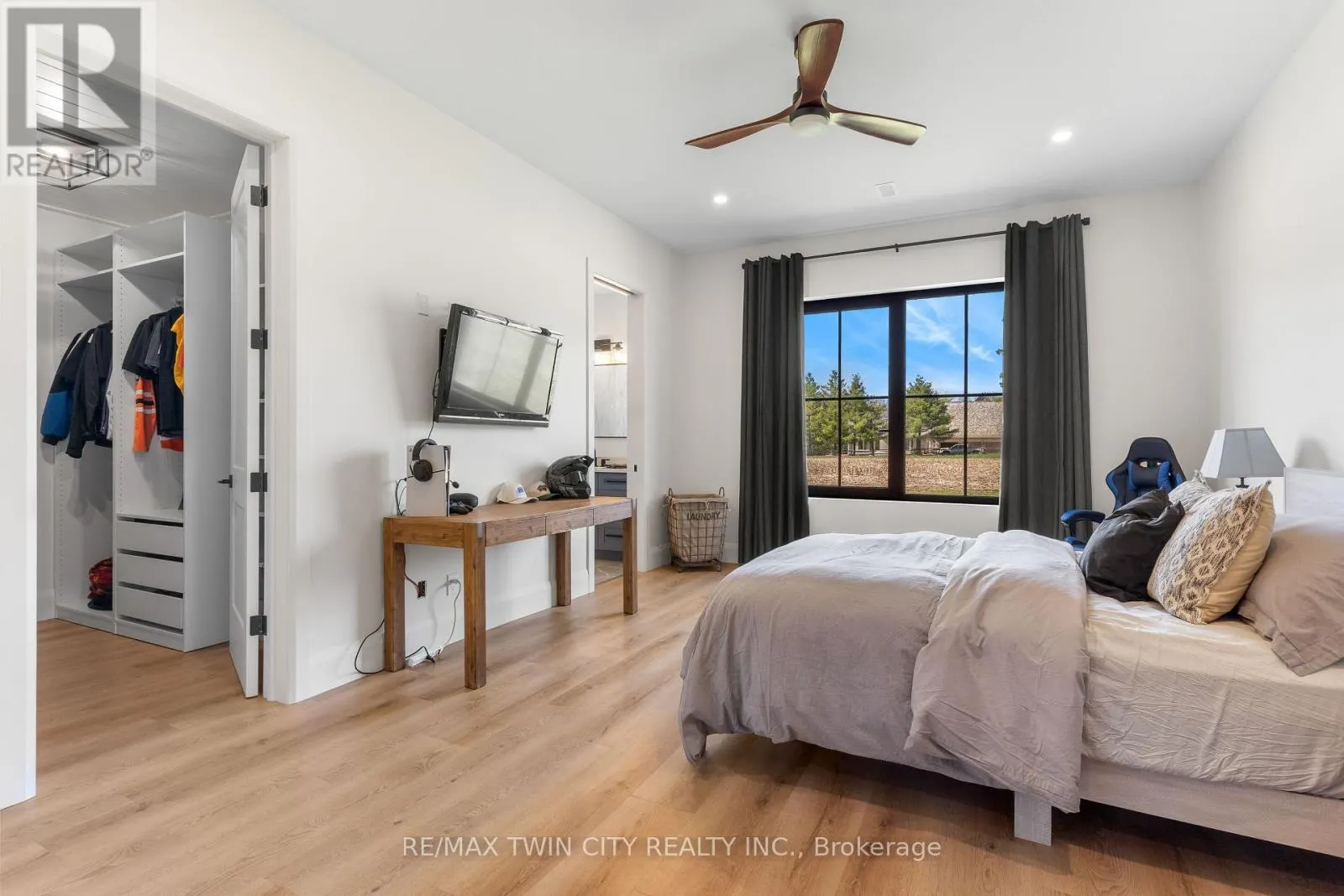 742 COUNTRY SQUIRE ROAD