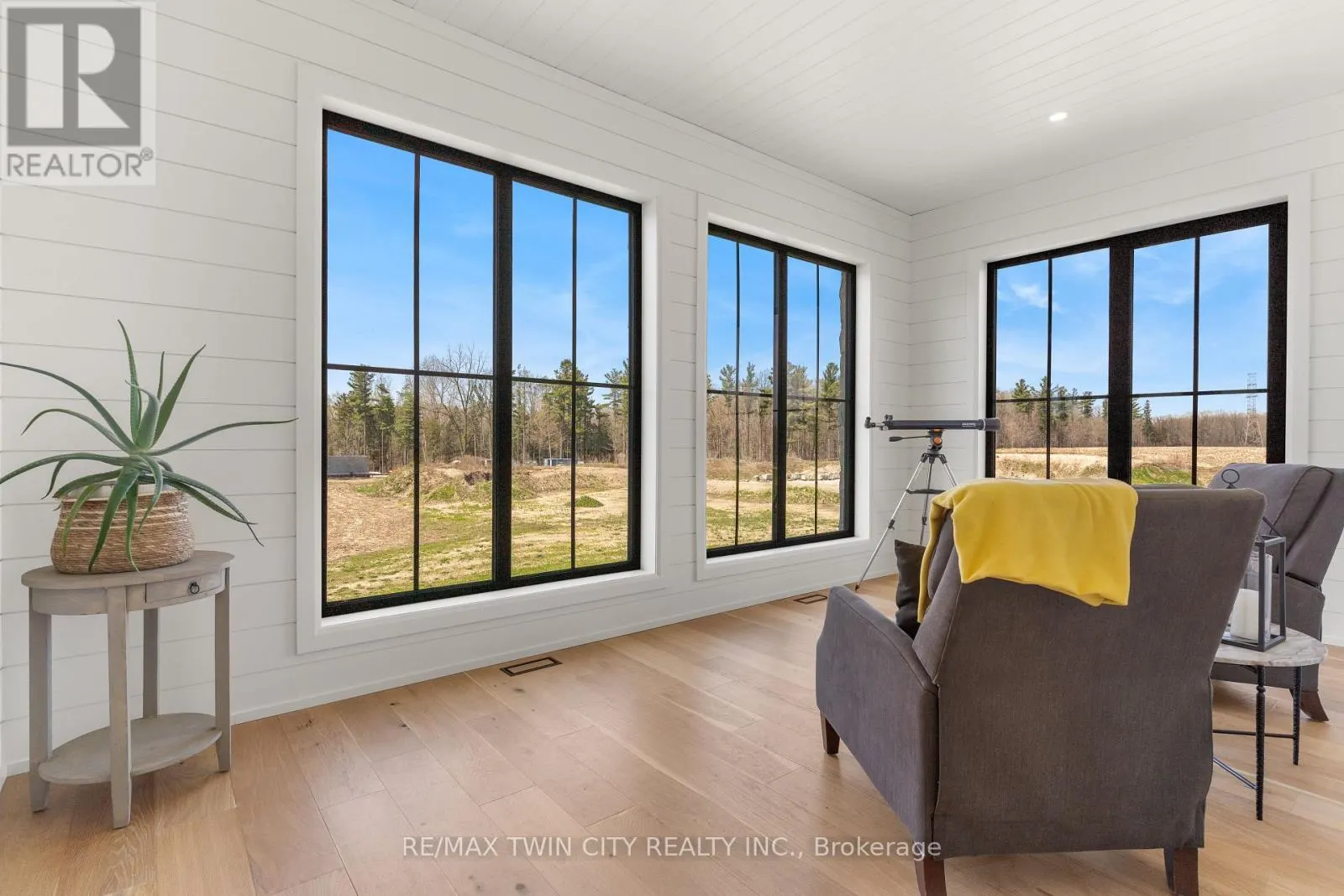 742 COUNTRY SQUIRE ROAD