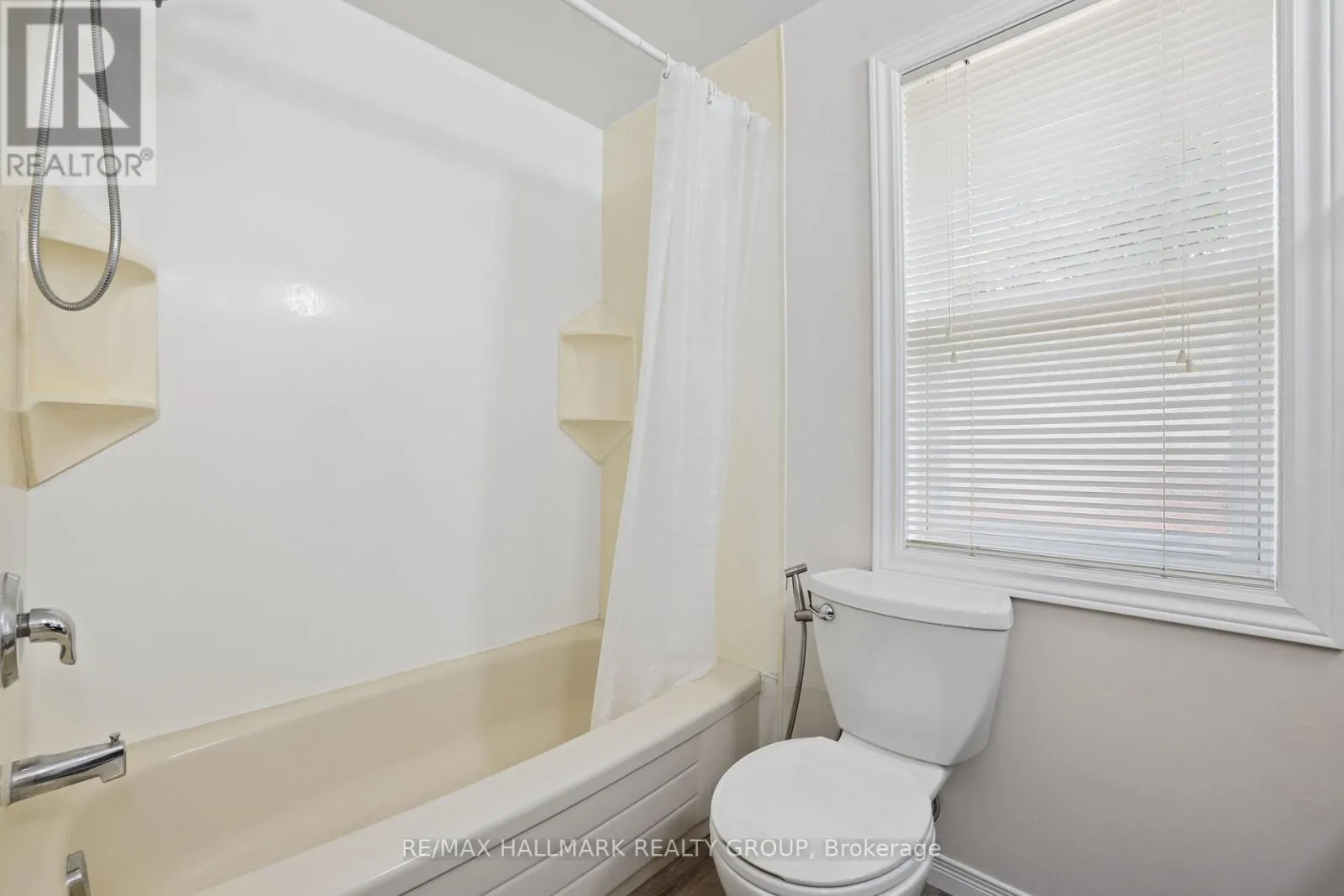 27 BRANDO CRESCENT