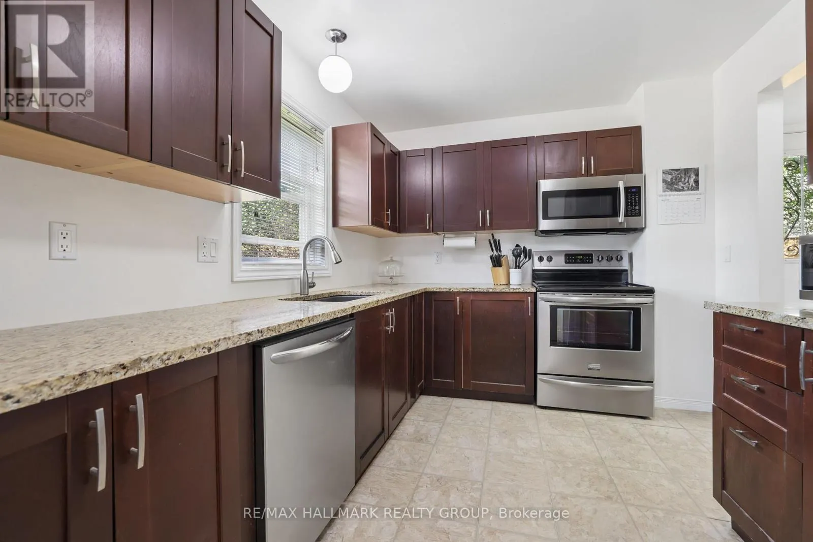 27 BRANDO CRESCENT