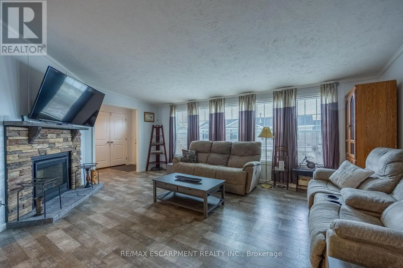 11 HICKORY HOLLOW