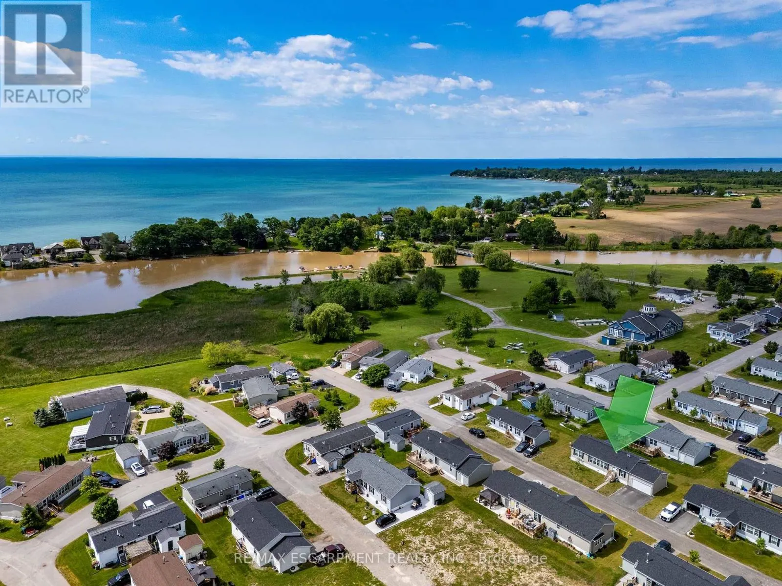 11 HICKORY HOLLOW