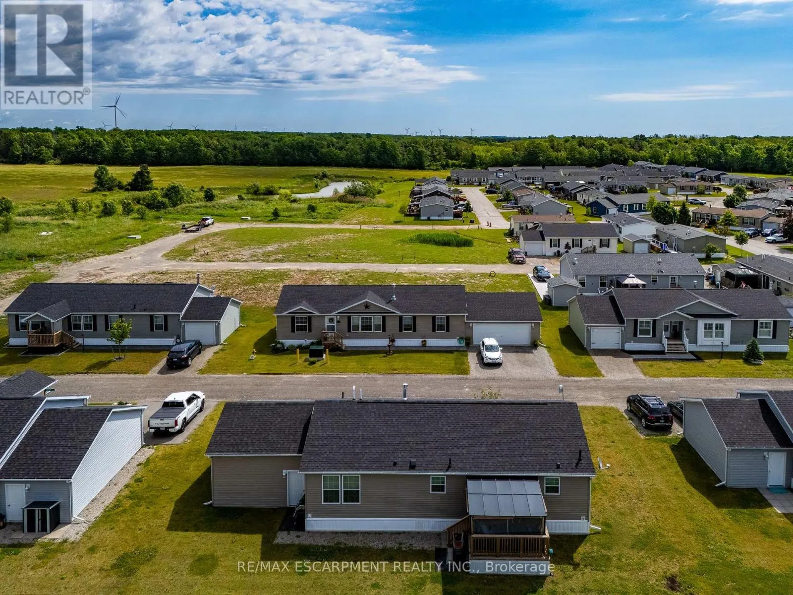 11 HICKORY HOLLOW
