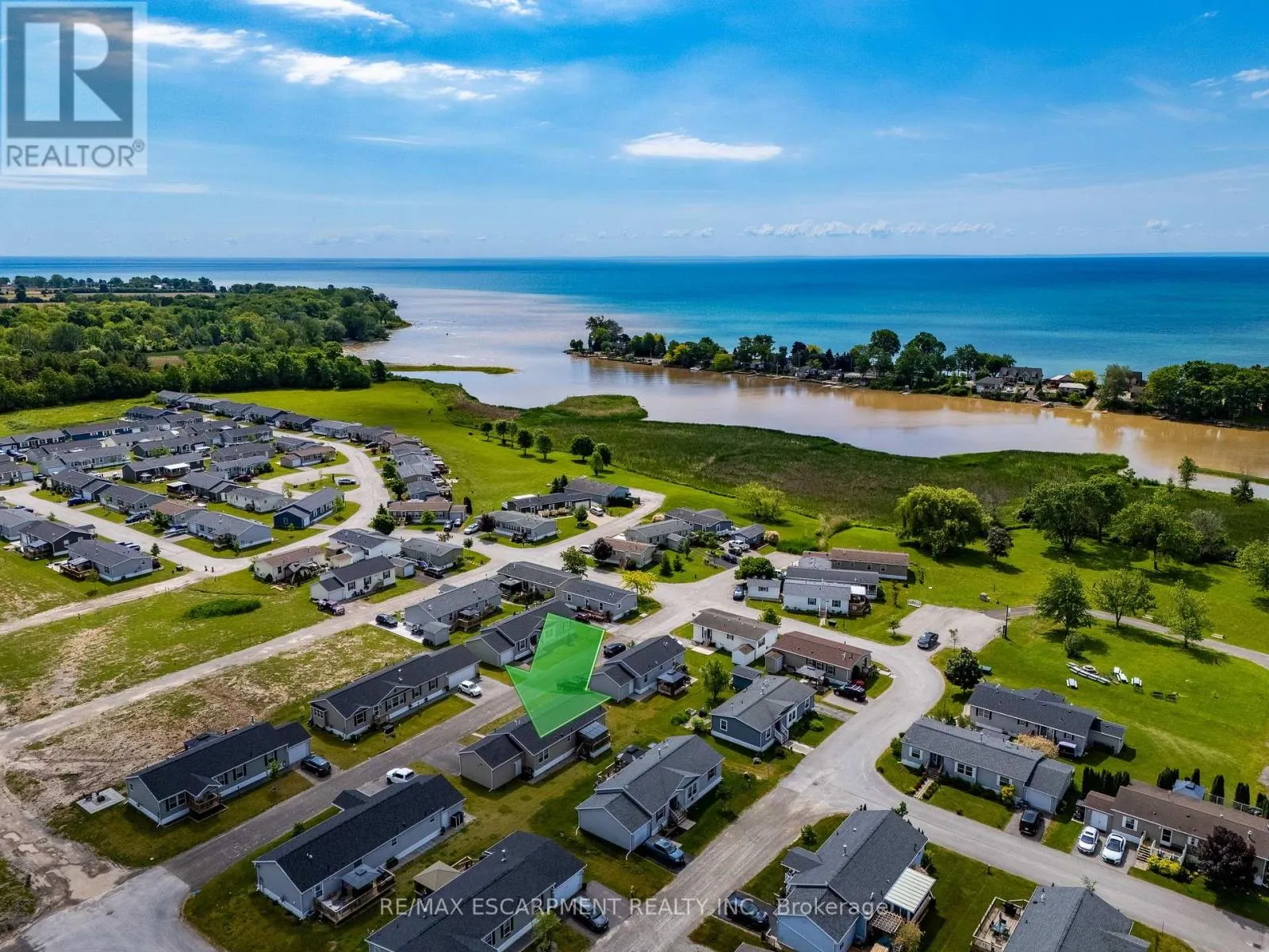 11 HICKORY HOLLOW